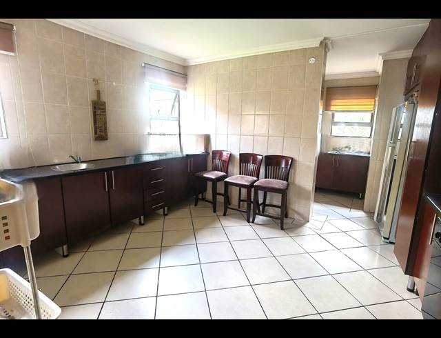 4 BEDROOM TOWNHOUSE FOR SALE IN VALLEY VIEW ESTATE